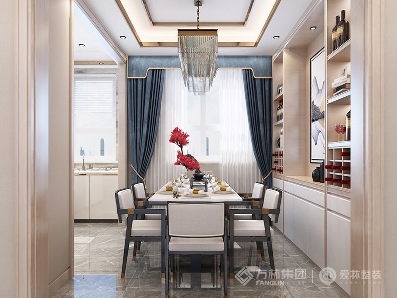 餐厅的空间虽说平时收桌纳椅，方便进出，然而待到阖家团圆，家庭聚餐之时，则需要一个宽敞的空间。故而，在这一处空间的处理手法上相对简洁，并未采用过多的功能性物件和繁杂的装饰手法。